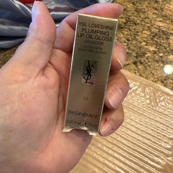 Yves Saint Laurent Other - YSL LOVESHINE PLUMPING LIP OIL GLOSS